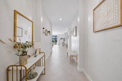 House in LORRAINE LAKES in Lakewood Ranch, Florida 4 bedrooms, 188.31 sq.m. № 2200459 - photo 24