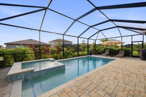 House in LORRAINE LAKES in Lakewood Ranch, Florida 4 bedrooms, 188.31 sq.m. № 2200459 - photo 26