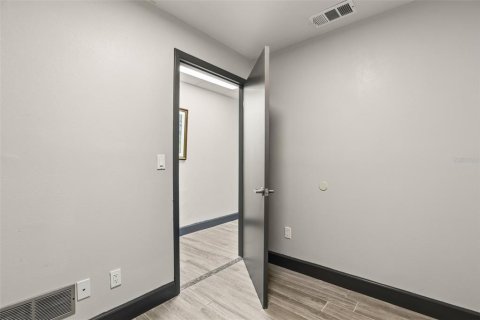 Propiedad comercial en venta en Eustis, Florida, 433.39 m2 № 2221028 - foto 20