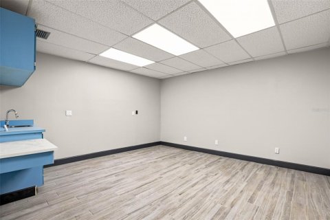 Propiedad comercial en venta en Eustis, Florida, 433.39 m2 № 2221028 - foto 21