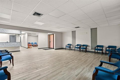 Propiedad comercial en venta en Eustis, Florida, 433.39 m2 № 2221028 - foto 4
