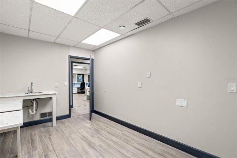 Propiedad comercial en venta en Eustis, Florida, 433.39 m2 № 2221028 - foto 19