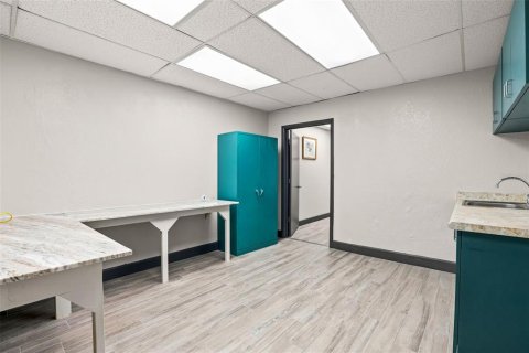 Propiedad comercial en venta en Eustis, Florida, 433.39 m2 № 2221028 - foto 8
