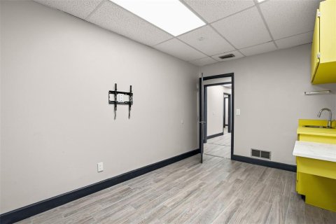 Propiedad comercial en venta en Eustis, Florida, 433.39 m2 № 2221028 - foto 17