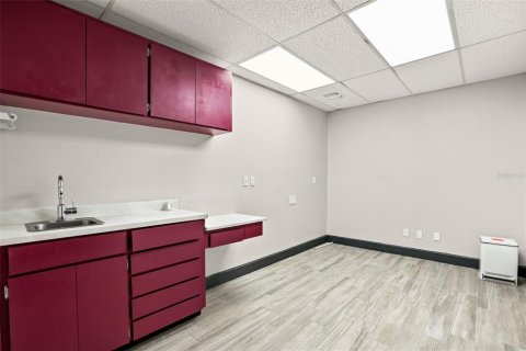 Propiedad comercial en venta en Eustis, Florida, 433.39 m2 № 2221028 - foto 12