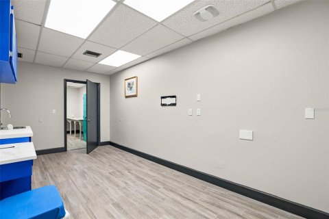 Propiedad comercial en venta en Eustis, Florida, 433.39 m2 № 2221028 - foto 11