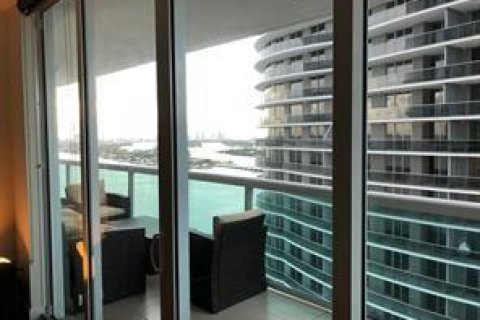 Condominio en venta en Miami, Florida, 1 dormitorio, 90.95 m2 № 1059027 - foto 1