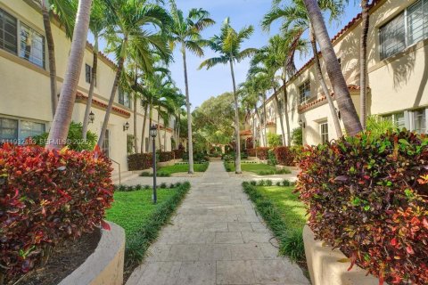Снять в аренду кондоминиум в Майами-Бич, Флорида 2 спальни, 79.62м2, № 1990876 - фото 25