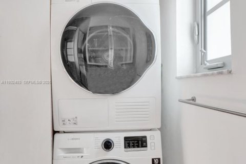 Снять в аренду кондоминиум в Майами-Бич, Флорида 2 спальни, 79.62м2, № 1990876 - фото 13