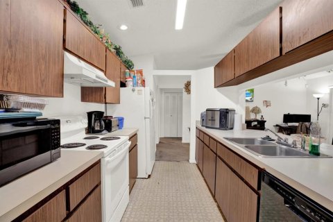 Casa en venta en Temple Terrace, Florida, 3 dormitorios, 114.83 m2 № 2210730 - foto 4