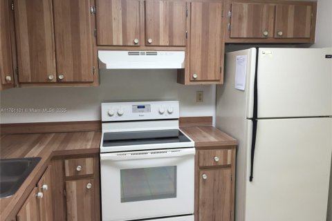 Condo in Miami, Florida, 2 bedrooms  № 1691340 - photo 2