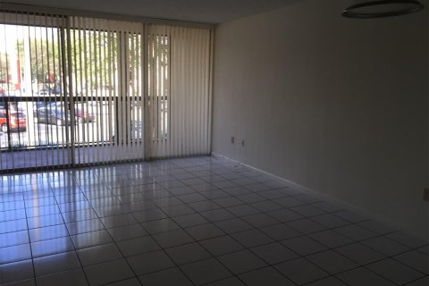 Condo in Miami, Florida, 2 bedrooms  № 1691340 - photo 14