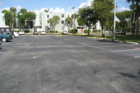 Condo in Miami, Florida, 2 bedrooms  № 1691340 - photo 18