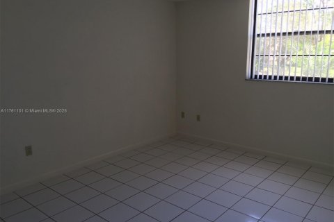 Condo in Miami, Florida, 2 bedrooms  № 1691340 - photo 6