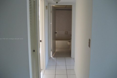 Condo in Miami, Florida, 2 bedrooms  № 1691340 - photo 10