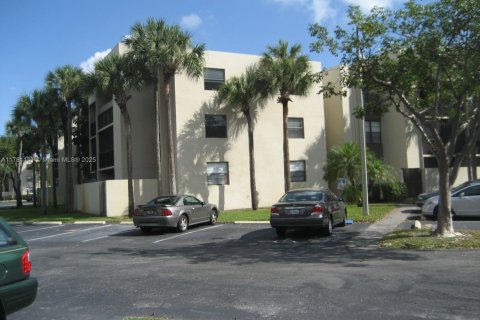 Condo in Miami, Florida, 2 bedrooms  № 1691340 - photo 3