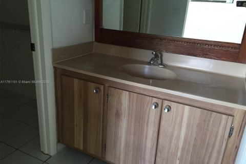 Condo in Miami, Florida, 2 bedrooms  № 1691340 - photo 16