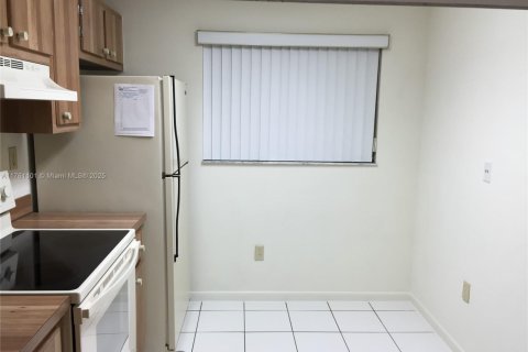 Condo in Miami, Florida, 2 bedrooms  № 1691340 - photo 5