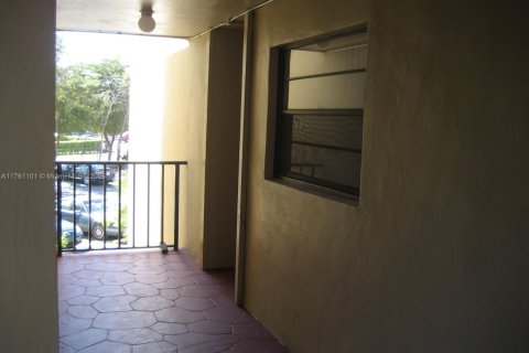 Condo in Miami, Florida, 2 bedrooms  № 1691340 - photo 8