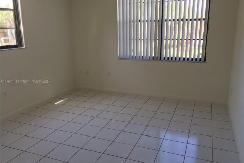 Condo in Miami, Florida, 2 bedrooms  № 1691340 - photo 17