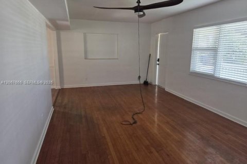 Villa ou maison à louer à Stuart, Floride: 4 chambres, 139.35 m2 № 2293165 - photo 8