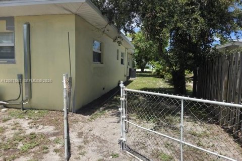 Villa ou maison à louer à Stuart, Floride: 4 chambres, 139.35 m2 № 2293165 - photo 4
