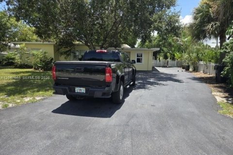 Villa ou maison à louer à Stuart, Floride: 4 chambres, 139.35 m2 № 2293165 - photo 2