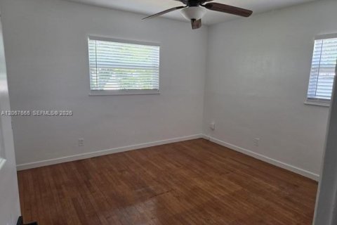 Villa ou maison à louer à Stuart, Floride: 4 chambres, 139.35 m2 № 2293165 - photo 9