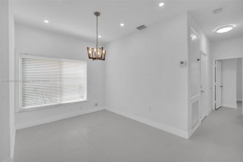 House in Weston, Florida 3 bedrooms, 138.89 sq.m. № 1695505 - photo 27