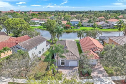 House in Weston, Florida 3 bedrooms, 138.89 sq.m. № 1695505 - photo 6