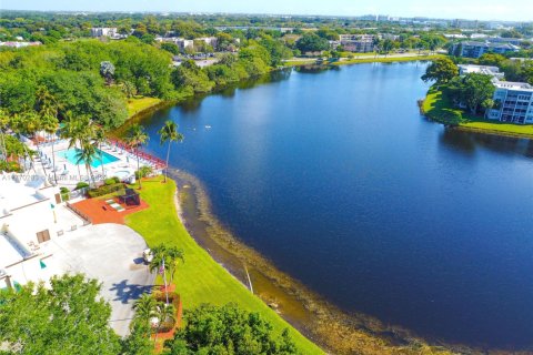 Townhouse in Davie, Florida 3 bedrooms, 138.24 sq.m. № 1695546 - photo 30
