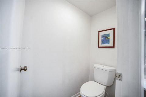 Townhouse in Davie, Florida 3 bedrooms, 138.24 sq.m. № 1695546 - photo 21