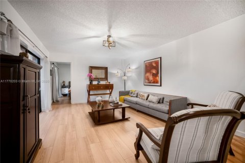 Townhouse in Davie, Florida 3 bedrooms, 138.24 sq.m. № 1695546 - photo 3