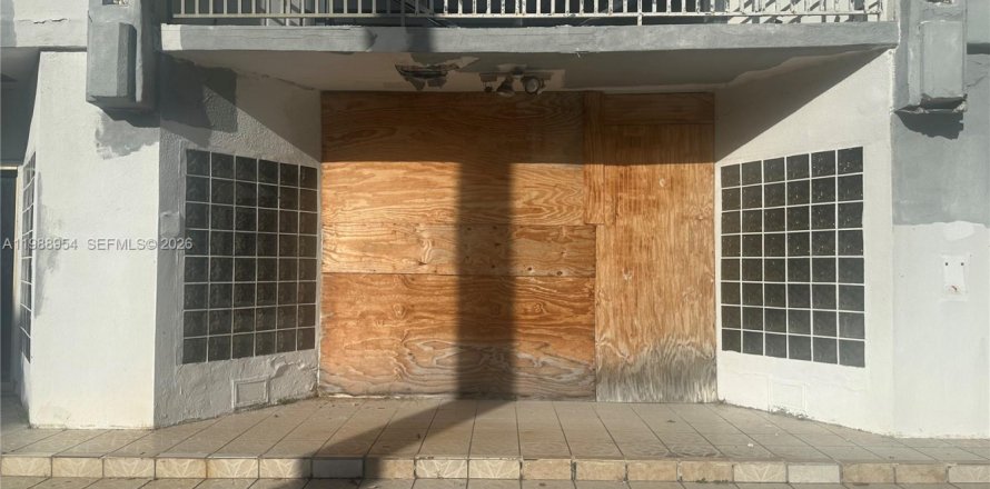 Дом в Норт-Майами, Флорида 4 спальни, 463.02м2 № 2050755