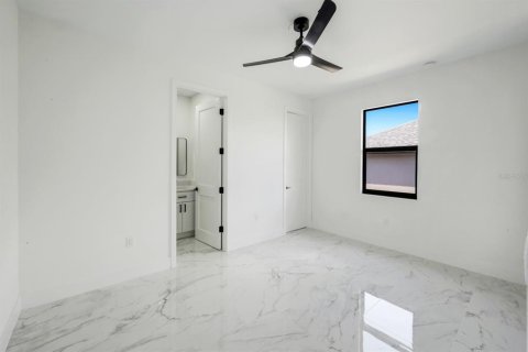 Casa en venta en Port Charlotte, Florida, 4 dormitorios, 215.35 m2 № 2201709 - foto 21