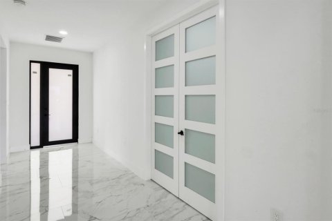 Casa en venta en Port Charlotte, Florida, 4 dormitorios, 215.35 m2 № 2201709 - foto 5