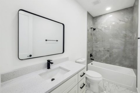 Casa en venta en Port Charlotte, Florida, 4 dormitorios, 215.35 m2 № 2201709 - foto 24