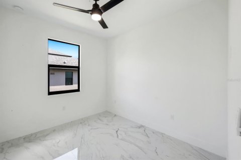 Casa en venta en Port Charlotte, Florida, 4 dormitorios, 215.35 m2 № 2201709 - foto 23