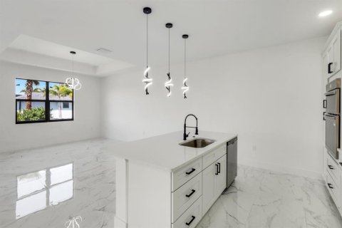Casa en venta en Port Charlotte, Florida, 4 dormitorios, 215.35 m2 № 2201709 - foto 15