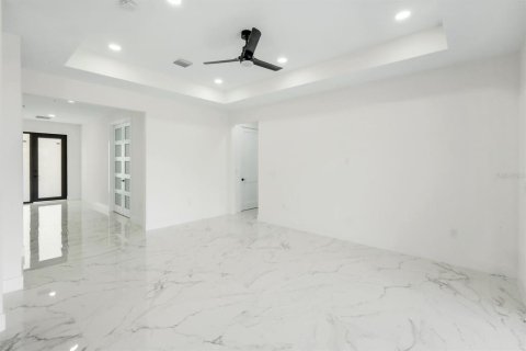 Casa en venta en Port Charlotte, Florida, 4 dormitorios, 215.35 m2 № 2201709 - foto 8