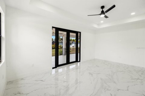 Casa en venta en Port Charlotte, Florida, 4 dormitorios, 215.35 m2 № 2201709 - foto 18