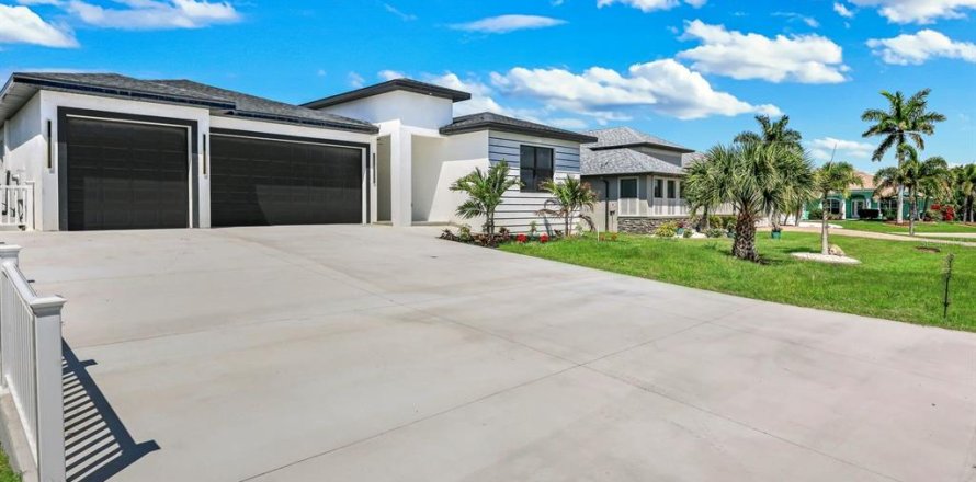 Casa en Port Charlotte, Florida 4 dormitorios, 215.35 m2 № 2201709