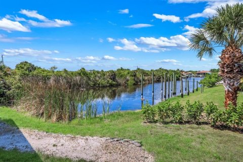 Casa en venta en Port Charlotte, Florida, 4 dormitorios, 215.35 m2 № 2201709 - foto 3
