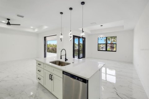 Casa en venta en Port Charlotte, Florida, 4 dormitorios, 215.35 m2 № 2201709 - foto 14