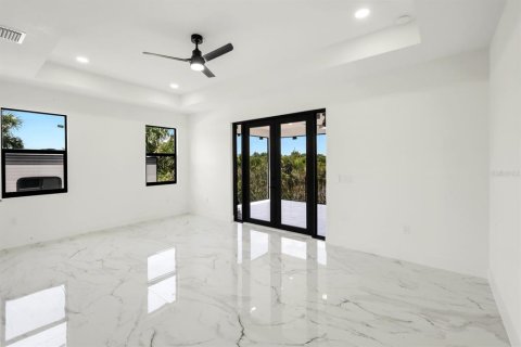Casa en venta en Port Charlotte, Florida, 4 dormitorios, 215.35 m2 № 2201709 - foto 17