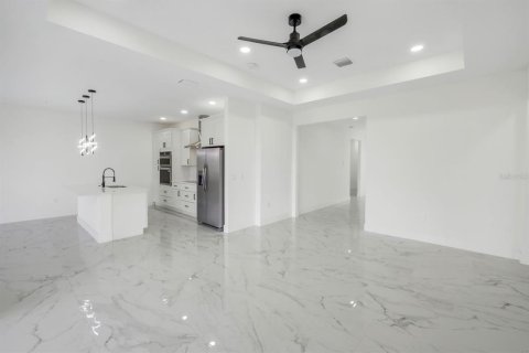 Casa en venta en Port Charlotte, Florida, 4 dormitorios, 215.35 m2 № 2201709 - foto 9