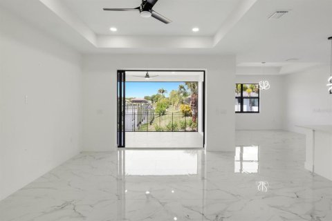 Casa en venta en Port Charlotte, Florida, 4 dormitorios, 215.35 m2 № 2201709 - foto 6
