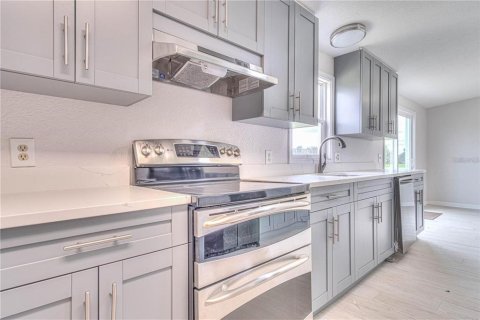 Apartamento en alquiler en Center Hill, Florida, 3 dormitorios, 161.28 m2 № 1915442 - foto 11