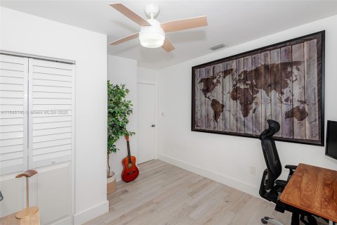 House in Pembroke Pines, Florida 3 bedrooms, 149.2 sq.m. № 1842705 - photo 20