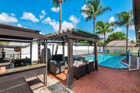 House in Pembroke Pines, Florida 3 bedrooms, 149.2 sq.m. № 1842705 - photo 28